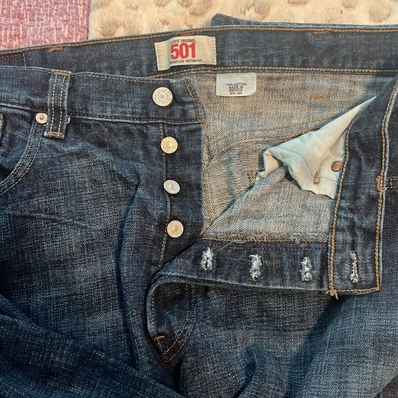LEVI’s. 501 - Picture 2 of 3
